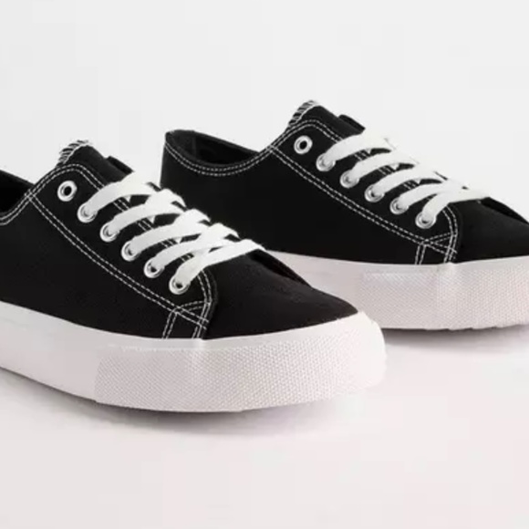 Torrid lace up sneakers 10 wide - Picture 2 of 3